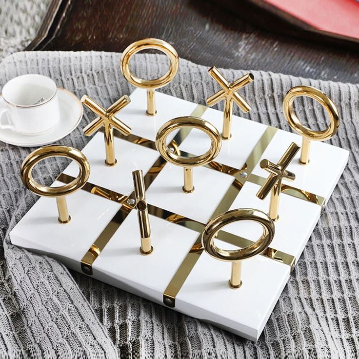 Gold tic-tac-toe